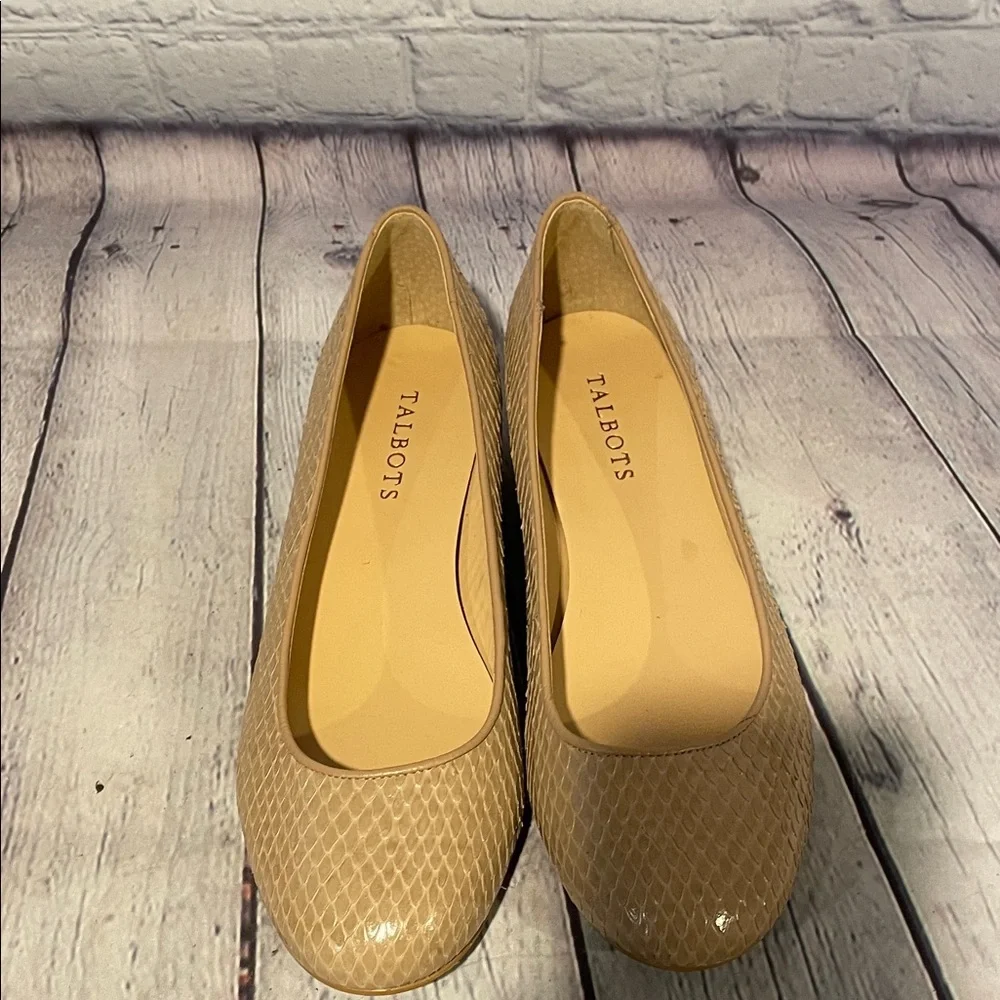 Talbots Women's Snakeskin Tan  Flats Size 8.5 Wide